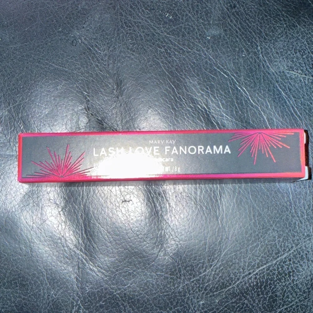 Mary Kay lash love fanorama mascara black new in box